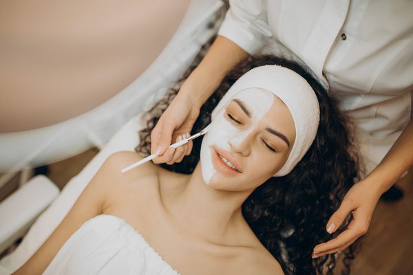 Soin esthétique réalisé en institut de beauté