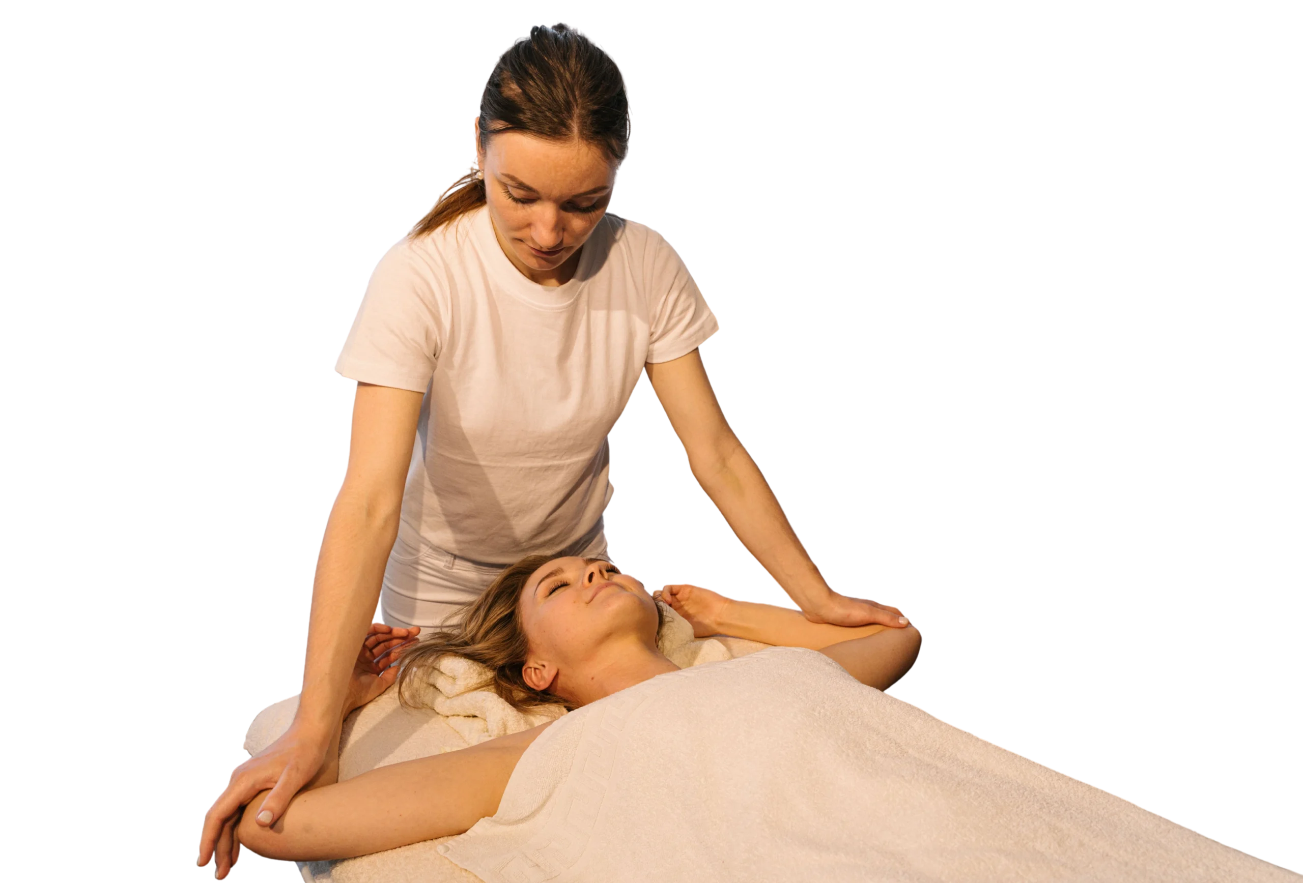 Masseuse professionnelle pratiquant un massage pour illustrer un site internet de cabinet de massage